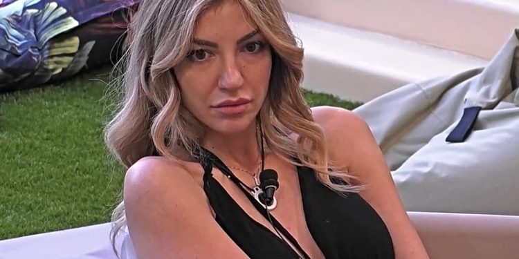 Grande Fratello Vip, la sorella di Lucia attacca Renato (Screen Mediaset Infinity)