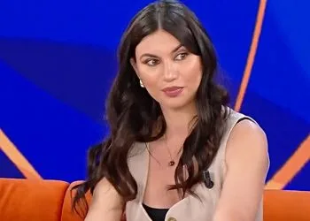 Manuela Carriero contraria alle scelte del fidanzato Francesco Chiofalo (Screen Raiplay)