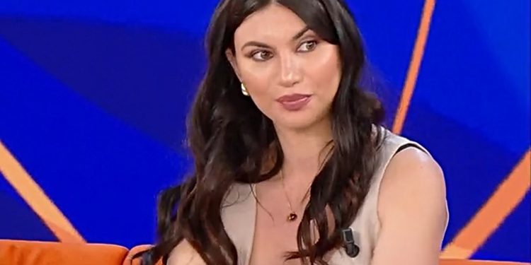 Manuela Carriero contraria alle scelte del fidanzato Francesco Chiofalo (Screen Raiplay)