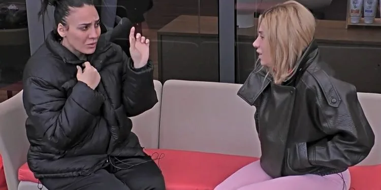 Nuovo scontro tra Paola Caruso e Francesca Manzini al Grande Fratello Vip (screen Mediaset Infinity)