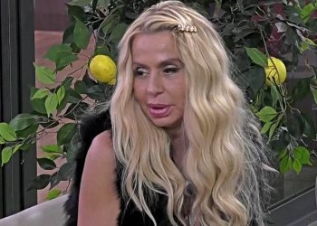 Valeria Marini si sente male al GF Vip e corre a vomitare (Screen Mediaset Infinity)