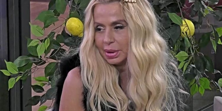 Valeria Marini si sente male al GF Vip e corre a vomitare (Screen Mediaset Infinity)