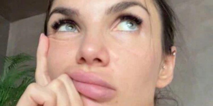 Elettra Lamborghini esaurimento nervoso