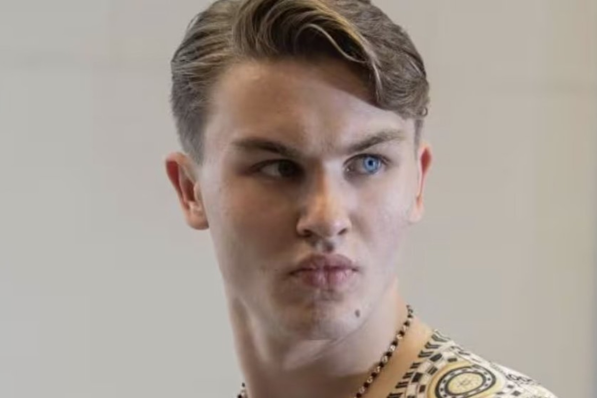 Artem Tkachuk Mare Fuori