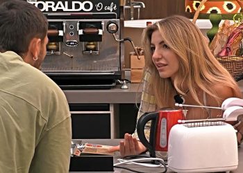 GF Vip, Lucia Ilardo invita Raul Dumitras a chiarire con Renato ma lui si rifiuta (Screen Mediaset Infinity)