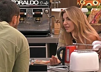 GF Vip, Lucia Ilardo invita Raul Dumitras a chiarire con Renato ma lui si rifiuta (Screen Mediaset Infinity)