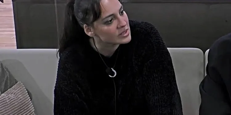 Grande Fratello Vip, Francesca Manzini alza il gomito e bacia Raul Dumitras (Screen Mediaset Infinity)