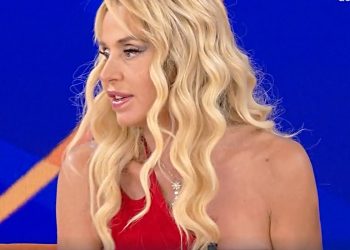 Valeria Marini sogna di diventare mamma, vuole adottare un bambino (Screen Raiplay)