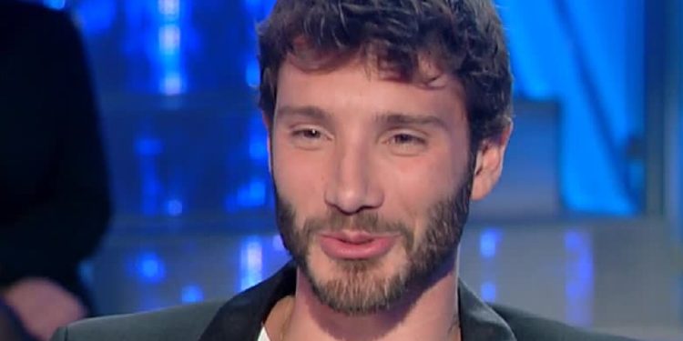 Sanremo 2027, Stefano De Martino annuncia le date ufficiali del festival