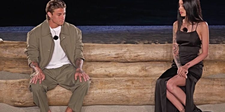 Temptation Island, al falò Gabriele ammette di aver sbagliato con Sara e la lascia (Screen Witty Tv)